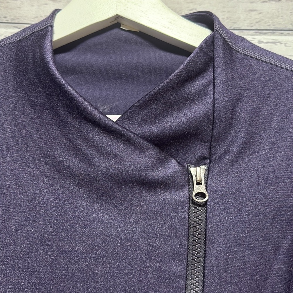 Lululemon jacket - Picture 4 of 9